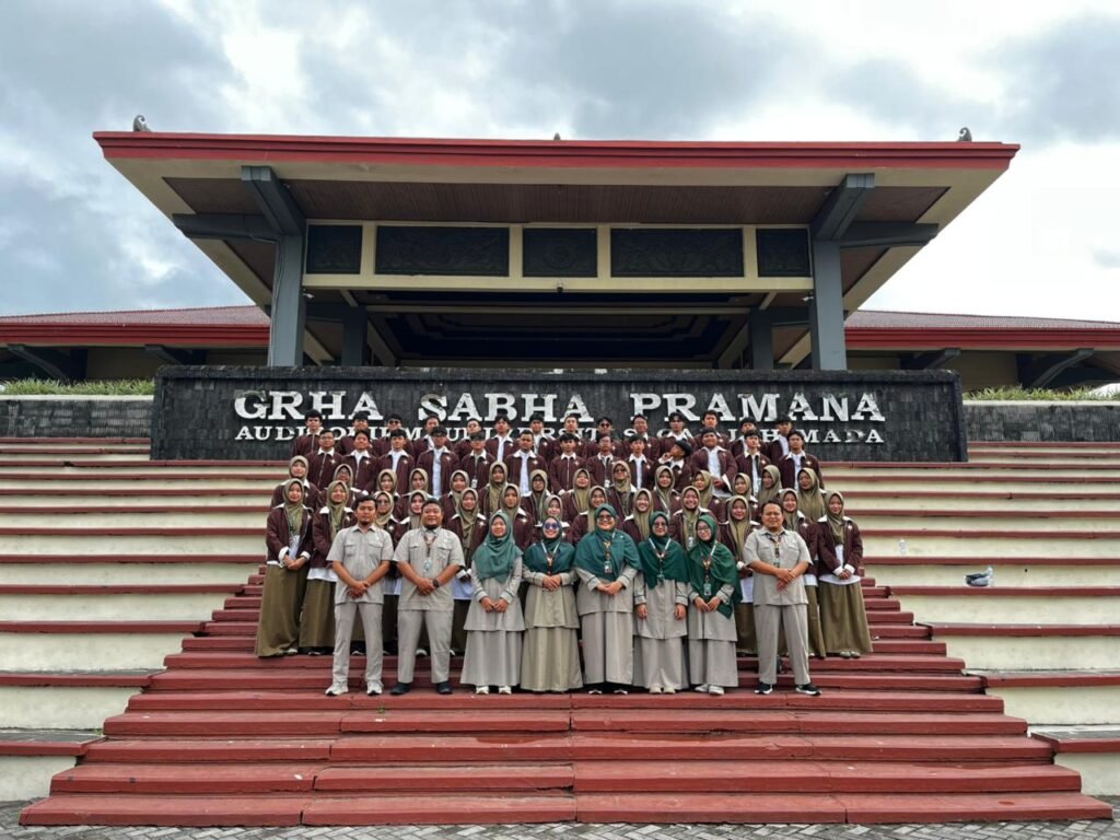 “Look Closer, Think Ahead”: Strategi SMA IT Tunas Harapan Ilahi Siapkan Siswa Kelas 12 Tembus Kampus Impian lewat Penelitian Lapangan Yogyakarta