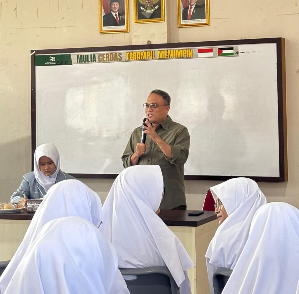 Suntik Semangat di Pagi Hari: Spirit Monday SMA IT Tunas Harapan Ilahi Hadirkan Tokoh Inspiratif DPRD Banten, Tengku Iwan